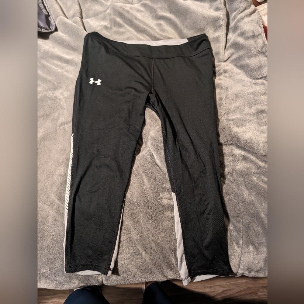 Under Armour crop leggings colorblock gray black size M